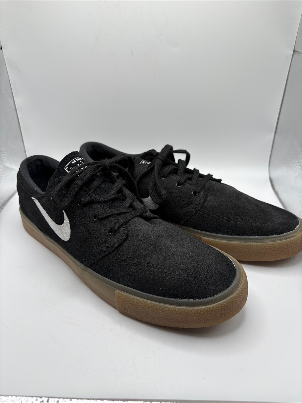 Nike SB Zoom Stefan Janoski Men’s Black Suede Sneakers and Gum Sole Size 10